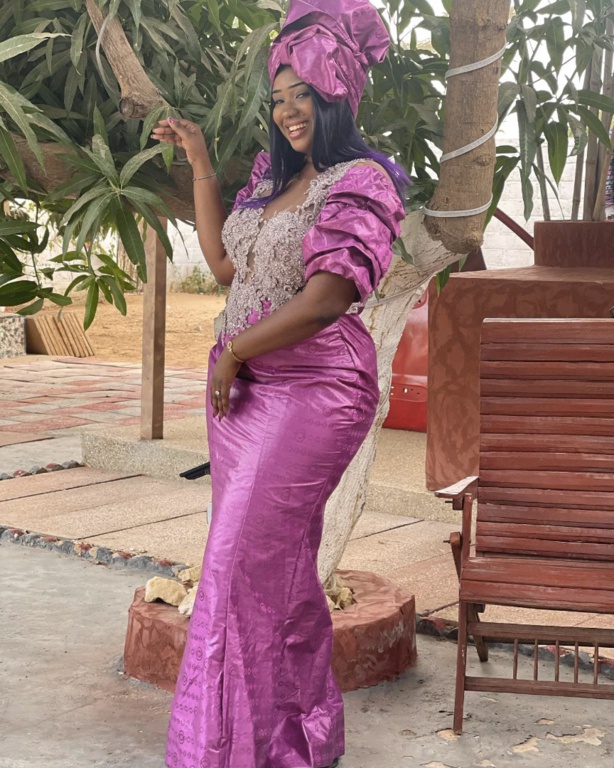 La charmante actrice Raby en tenue traditionnelle La charmante actrice Raby en tenue traditionnelle