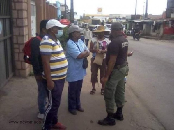 Non-respect des gestes barrières : Plus de 1.000 personnes arrêtées en Ouganda Non-respect des gestes barrières : Plus de 1.000 personnes arrêtées en Ouganda