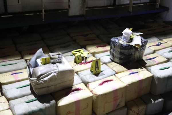 Trafic de drogue : la Marine Nationale intercepte un navire transportant du haschich