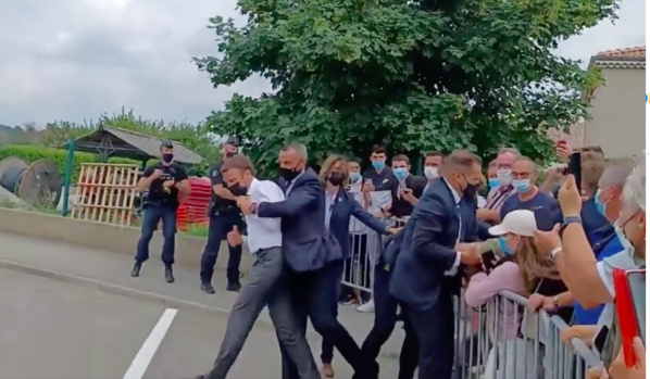 Une nouvelle image sur l'agression d'Emmanuel Macron (Vidéo) Une nouvelle image sur l'agression d'Emmanuel Macron (Vidéo)