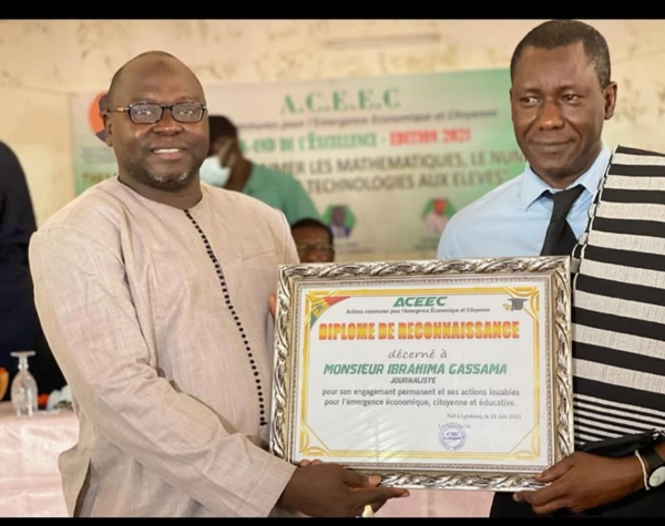 Week-end de l’Excellence à Ziguinchor : Mary Teuw Niane livre un cours magistral aux élèves Week-end de l’Excellence à Ziguinchor : Mary Teuw Niane livre un cours magistral aux élèves