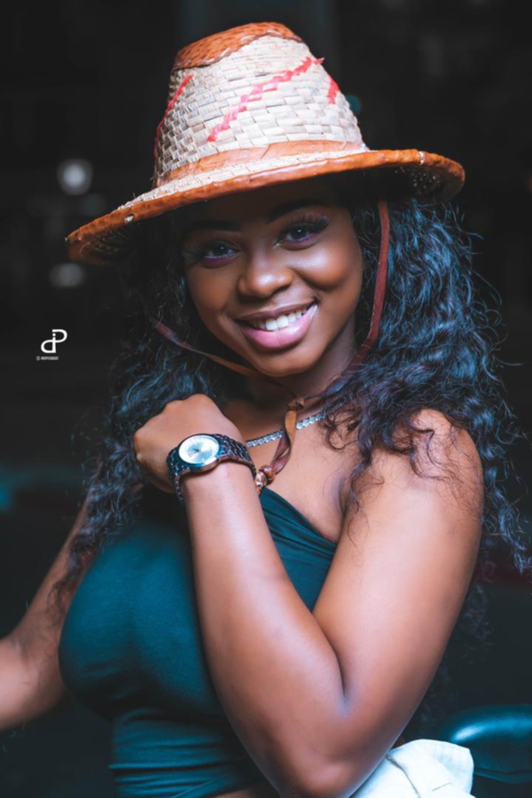 Ce que prépare la chanteuse Dieyna, l'ex de Diop ISEG