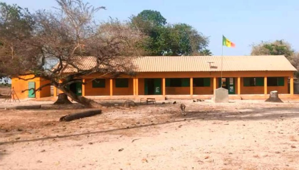 Niomoune : L'Association "Essor Casamance" et ses partenaires récompensent les meilleurs élèves de l'île Niomoune : L'Association "Essor Casamance" et ses partenaires récompensent les meilleurs élèves de l'île