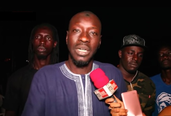 URGENT : Karim Xrum Xax arrêté devant les grilles de l'assemblée nationale URGENT : Karim Xrum Xax arrêté devant les grilles de l'assemblée nationale