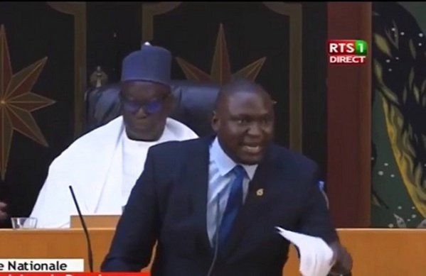 Toussaint Manga au ministre de l’Énergie : «Les communes de Boutoupa-Camaracounda, Enampore, Niassya, Oukout, Mlomp… méritent d’être électrifiées » Toussaint Manga au ministre de l’Énergie : «Les communes de Boutoupa-Camaracounda, Enampore, Niassya, Oukout, Mlomp… méritent d’être électrifiées »