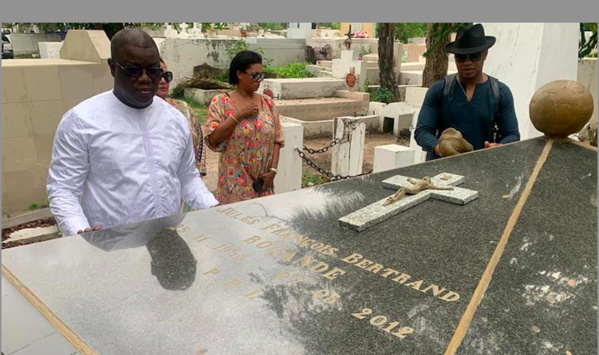 Émouvant recueillement d'Abdoulaye Baldé et d'El Hadji Diouf sur la tombe de Jules François Bocandé 