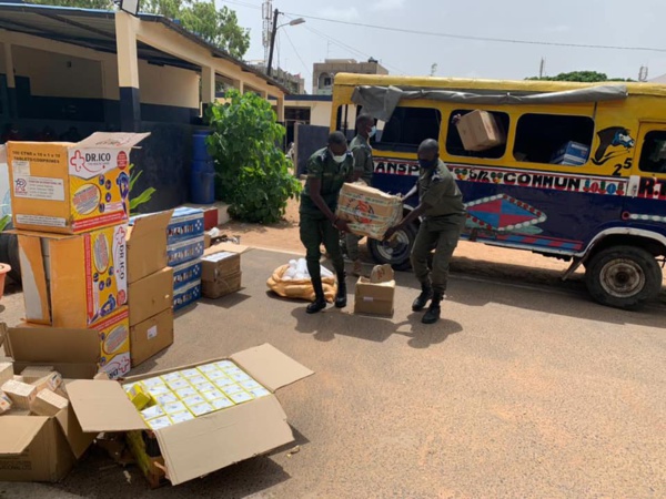 Dakar : Des cartons de médicaments saisis dans un "car Rapide " Dakar : Des cartons de médicaments saisis dans un "car Rapide "