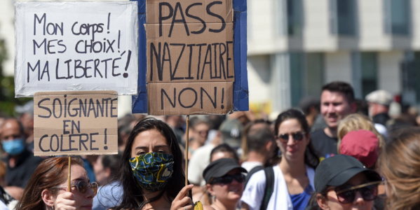Rassemblements anti-mesures sanitaires: Près de 114 000 manifestants en France