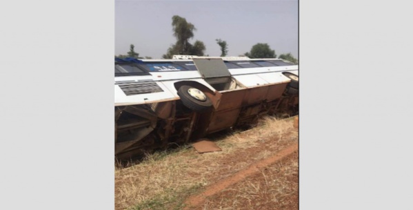 Accident- Le bus transportant des étudiants de Bakel se renverse Accident- Le bus transportant des étudiants de Bakel se renverse