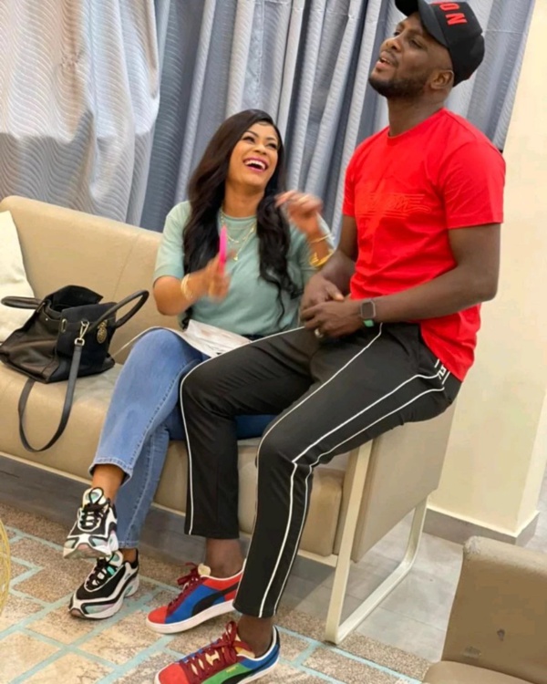 Les animateurs Abba et Anna de la Tfm en parfaite complicité Les animateurs Abba et Anna de la Tfm en parfaite complicité