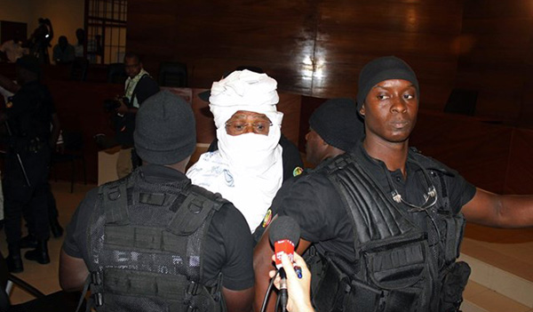 L’association des Victimes réplique : "Oui à la vaccination, non à la sortie de prison de Hissein Habré, condamné pour crimes contre l’humanité"
