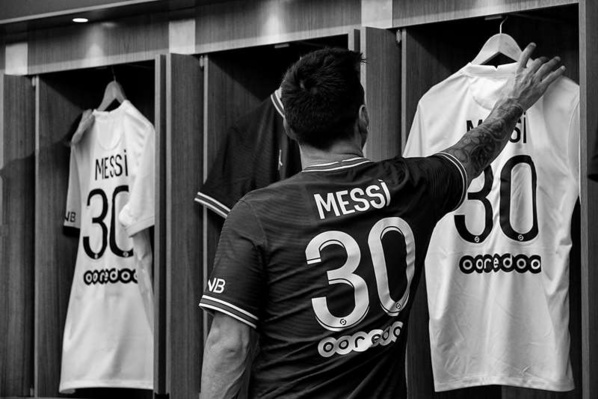 Leo Messi signe au Paris Saint-Germain Leo Messi signe au Paris Saint-Germain