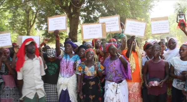 OUSSOUYE : les populations de Santhiaba-Ouolof exigent l’electrification de leur localité et la construction de la route
