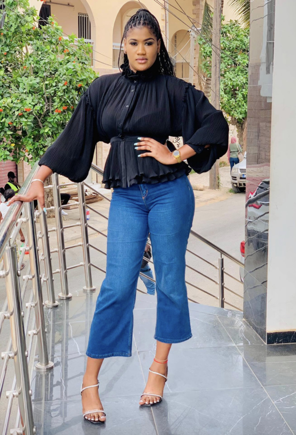 Billy Borso Ba, la ravisante animatrice du groupe E-medias Billy Borso Ba, la ravisante animatrice du groupe E-medias