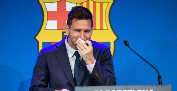 Le mouchoir utilisé par Messi lors de ses adieux au Barça... mis en vente 1 million de dollars Le mouchoir utilisé par Messi lors de ses adieux au Barça... mis en vente 1 million de dollars