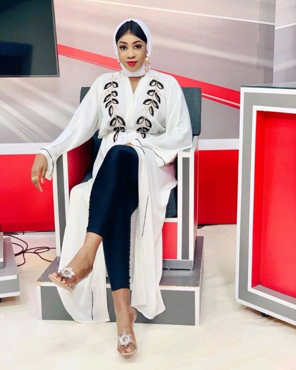 Mariam Diallo de la Sen TV s’affiche en mode voilée ! Mariam Diallo de la Sen TV s’affiche en mode voilée !