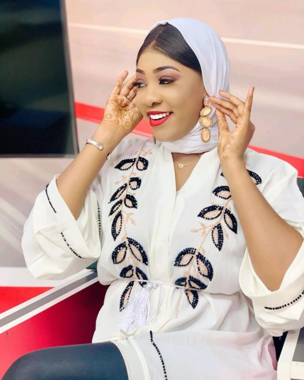 Mariam Diallo de la Sen TV s’affiche en mode voilée ! Mariam Diallo de la Sen TV s’affiche en mode voilée !