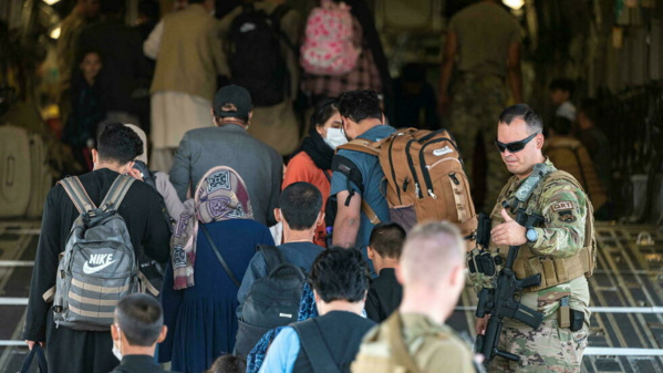 Afghanistan : une menace terroriste à l'aéroport de Kaboul met en péril les évacuations