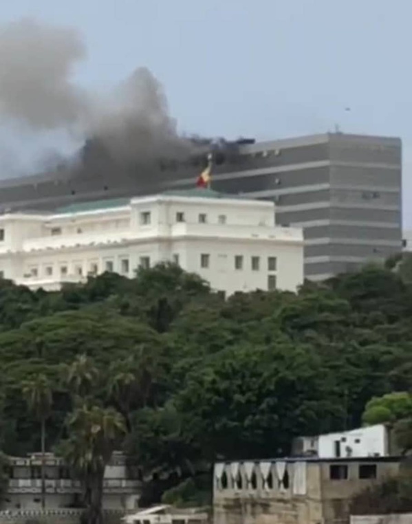 Dernière minute: Incendie au building administratif de Dakar Dernière minute: Incendie au building administratif de Dakar
