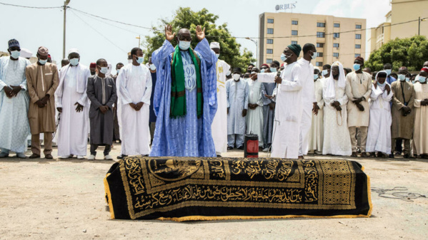 Inhumation de Habré : Aucun représentant officiel, aucun ministre Sénégalais n’est en revanche venu Inhumation de Habré : Aucun représentant officiel, aucun ministre Sénégalais n’est en revanche venu