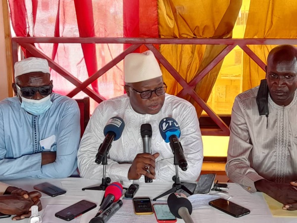 Bougazelli : "Ma mère m’a demandé de faire taire les querelles avec Aliou Sall, frère du chef de l’Etat" Bougazelli : "Ma mère m’a demandé de faire taire les querelles avec Aliou Sall, frère du chef de l’Etat"