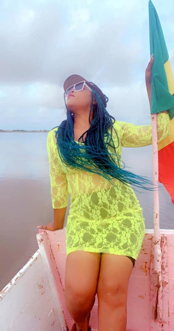 La balade de Guigui Sarr au Lac Rose : "J’ai gardé ton cœur dans mon cœur"