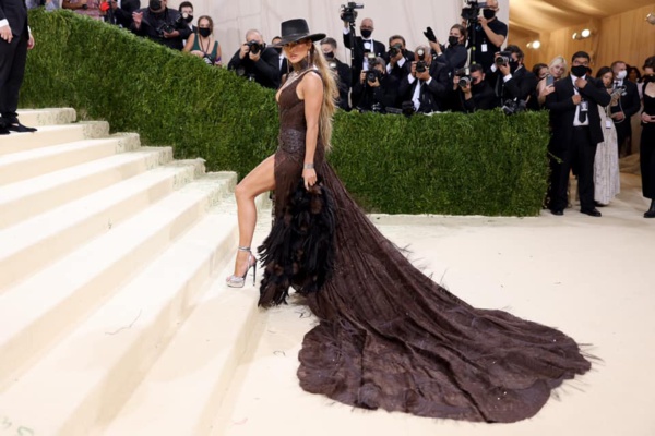 Jennifer Lopez, spectaculaire à 52 ans, elle révèle son corps parfait