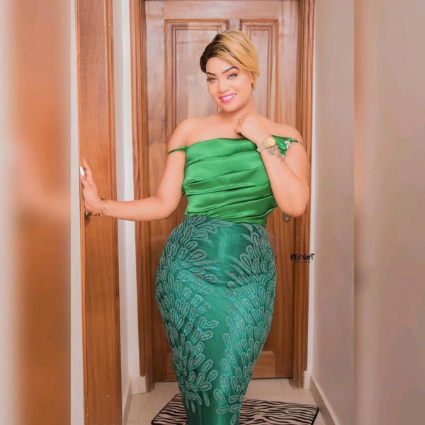 Léna de la série "Infidèles" charme avec ses yeux