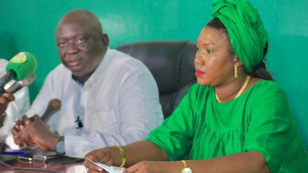 Ziguinchor : L'association des coiffeuses et coiffeurs rendent hommage au Président Seydou Sané Ziguinchor : L'association des coiffeuses et coiffeurs rendent hommage au Président Seydou Sané