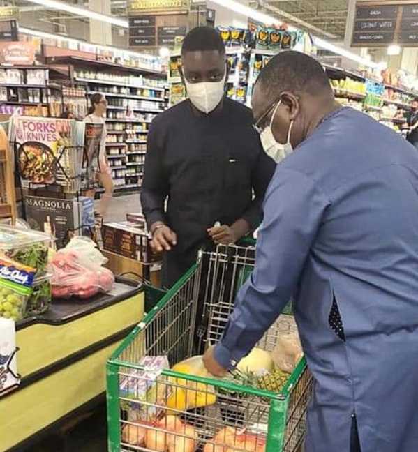 Macky dans un supermarché aux USA: Une très mauvaise image... Macky dans un supermarché aux USA: Une très mauvaise image...