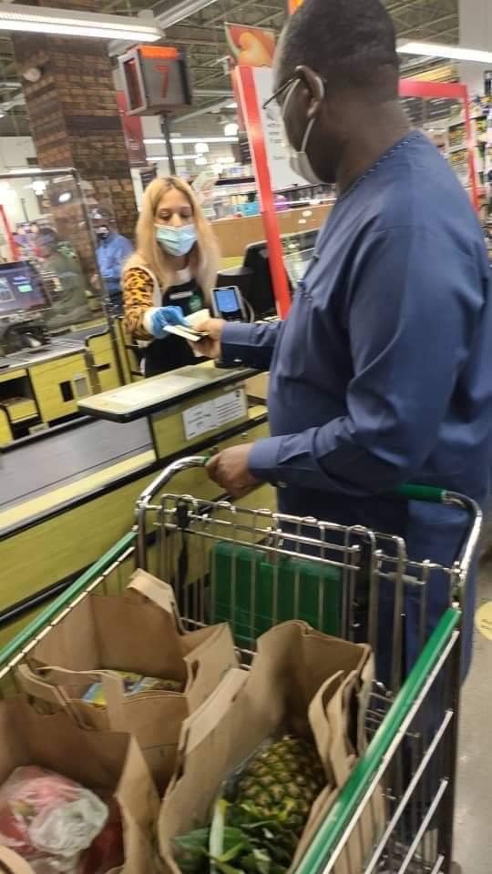 Macky dans un supermarché aux USA: Une très mauvaise image... 