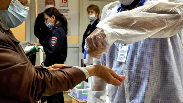 Russie: 852 décès dus au Covid-19 en 24 heures, un triste record