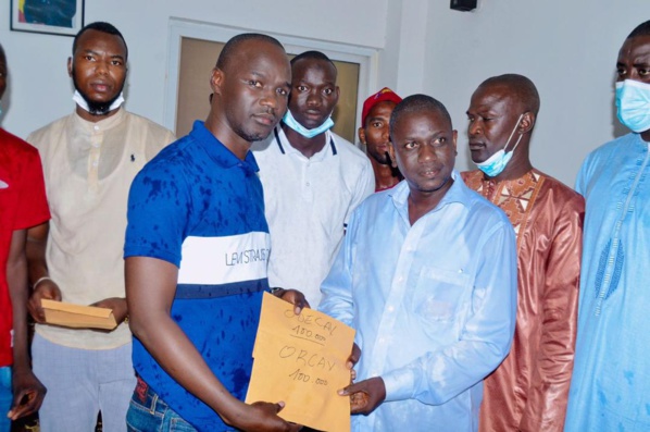 Pour stimuler la citoyenneté, la solidarité et la cohésion entre jeunes de Fatick : Maissa Mahécor Diouf met 4 millions dans le sport ! Pour stimuler la citoyenneté, la solidarité et la cohésion entre jeunes de Fatick : Maissa Mahécor Diouf met 4 millions dans le sport !
