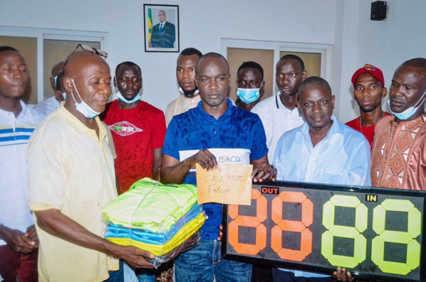 Pour stimuler la citoyenneté, la solidarité et la cohésion entre jeunes de Fatick : Maissa Mahécor Diouf met 4 millions dans le sport ! Pour stimuler la citoyenneté, la solidarité et la cohésion entre jeunes de Fatick : Maissa Mahécor Diouf met 4 millions dans le sport !