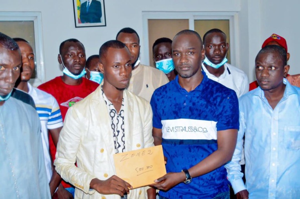 Pour stimuler la citoyenneté, la solidarité et la cohésion entre jeunes de Fatick : Maissa Mahécor Diouf met 4 millions dans le sport ! Pour stimuler la citoyenneté, la solidarité et la cohésion entre jeunes de Fatick : Maissa Mahécor Diouf met 4 millions dans le sport !