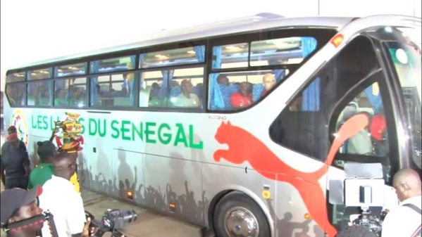 Stade Lat Dior : La panne du bus des Lions retarde l'entraînement Stade Lat Dior : La panne du bus des Lions retarde l'entraînement