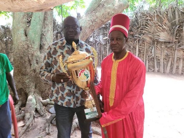 Seydou Sané, Président du Casa Sport au Roi d'Oussouye : "La paix retrouvée, il reste maintenant à soutenir les efforts du Chef de l'Etat dans la bataille du développement" Seydou Sané, Président du Casa Sport au Roi d'Oussouye : "La paix retrouvée, il reste maintenant à soutenir les efforts du Chef de l'Etat dans la bataille du développement"