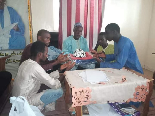 SIBASSOR : Le mouvement And Dëfar DIOMKHEL  déroule son plan d'action et remet des équipements sportifs 