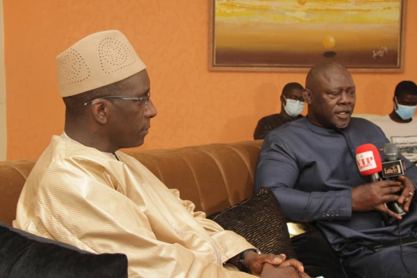 Mairie de Dakar : Ce que les lutteurs ont promis à Abdoulaye Diouf Sarr Mairie de Dakar : Ce que les lutteurs ont promis à Abdoulaye Diouf Sarr