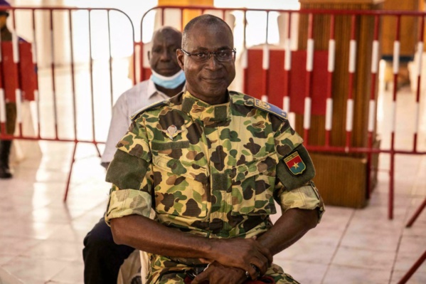 Procès Sankara : Le Général Gilbert Diendéré, visiblement décontracté dans le box des accusés Procès Sankara : Le Général Gilbert Diendéré, visiblement décontracté dans le box des accusés