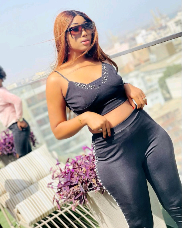 La belle actrice Ndeye Diarra de la série « Allô DG » La belle actrice Ndeye Diarra de la série « Allô DG »