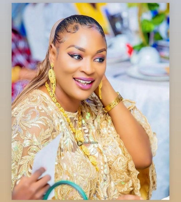 La chanteuse Sénégalaise Titi, change de look et enflamme la toile La chanteuse Sénégalaise Titi, change de look et enflamme la toile