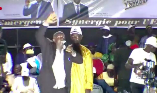 Insolite : Ce responsable de Pastef rejoint l'APR et crique la gestion de Macky Sall en plein meeting (Vidéo)