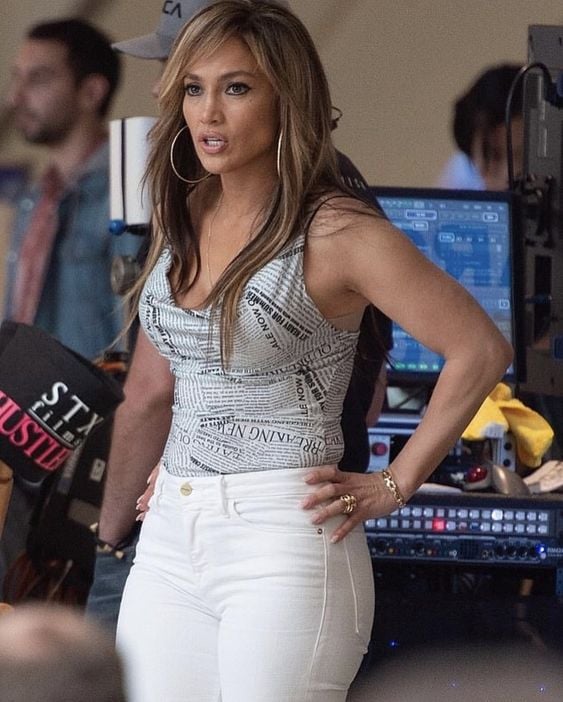 A 52 ans, Jennifer Lopez dévoile les secrets beauté de son teint "Glowy"