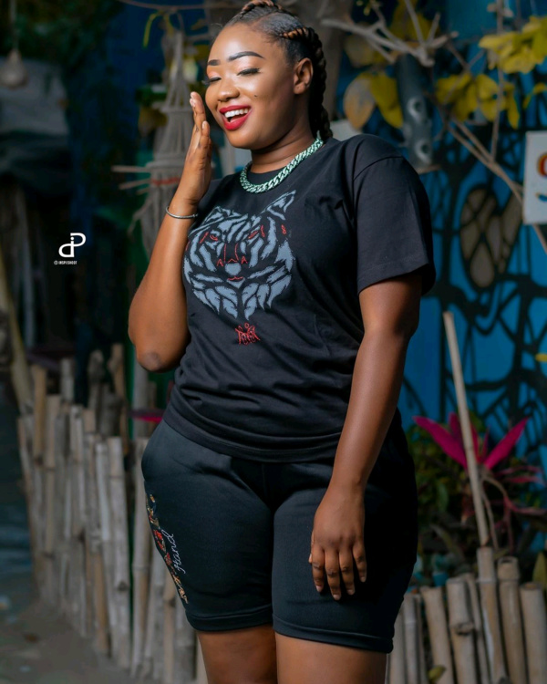 La belle actrice Raby de la série « Moeurs » La belle actrice Raby de la série « Moeurs »