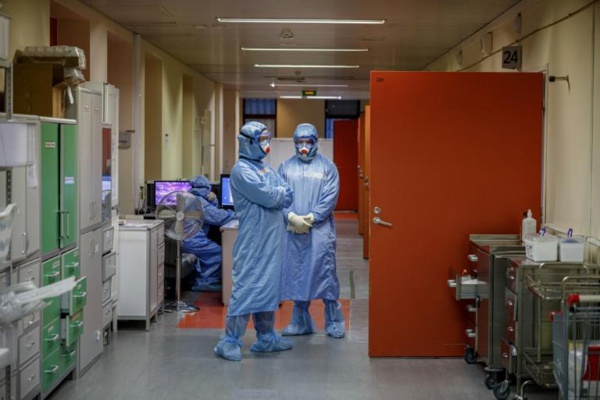 Covid-19 : plus de cinq millions de morts recensés dans le monde Covid-19 : plus de cinq millions de morts recensés dans le monde