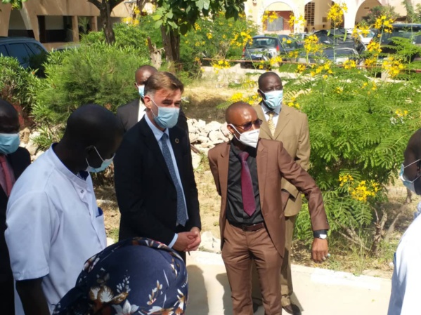 Visite du ministre de l'Économie, de la Coopération et de l'Action humanitaire du Luxembourg, Franz Fayot, à L'hôpital Abass Ndao. Visite du ministre de l'Économie, de la Coopération et de l'Action humanitaire du Luxembourg, Franz Fayot, à L'hôpital Abass Ndao.