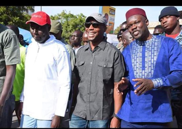 Sonko et Barth programment un "dox mbok" à travers les rues de... Dakar-Plateau Sonko et Barth programment un "dox mbok" à travers les rues de... Dakar-Plateau