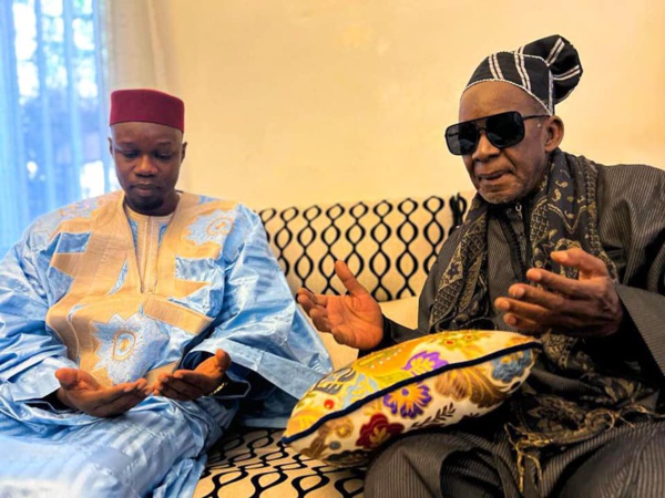 Ousmane Sonko, Président de Pastef: «Cheikh Mahi Niass m’a accordé quelques minutes de son précieux temps. » Ousmane Sonko, Président de Pastef: «Cheikh Mahi Niass m’a accordé quelques minutes de son précieux temps. »