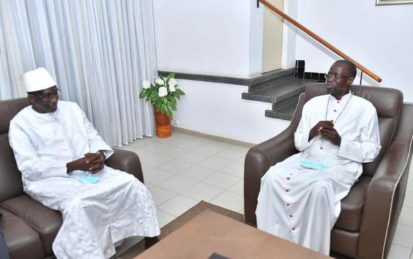 Abdoulaye Diouf Sarr chez l'Archevêque de Dakar Abdoulaye Diouf Sarr chez l'Archevêque de Dakar